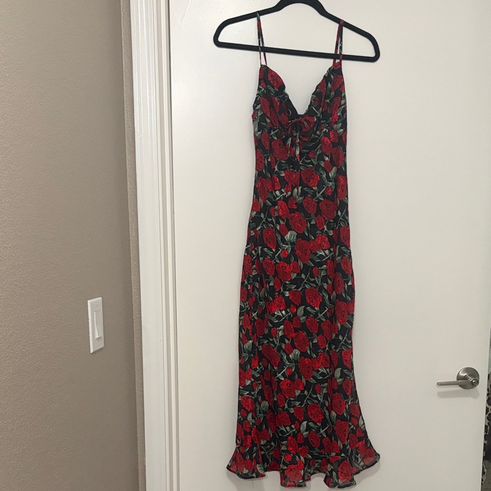 Stunning midi/maxi lined flowy dress from COMMENCE